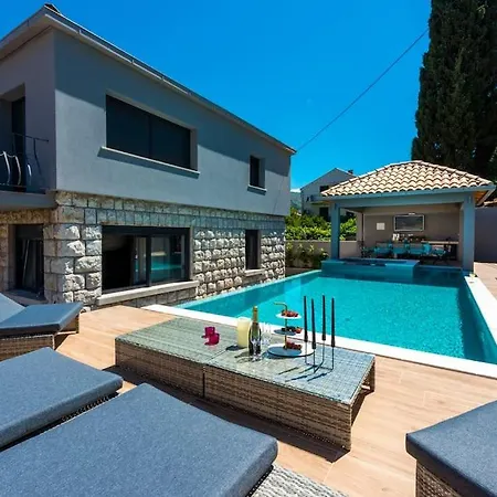 Vikor Villa *