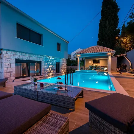 Vikor Villa *