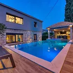 Vikor Villa