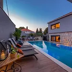 Villa Vikor *