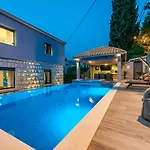 Vikor Villa