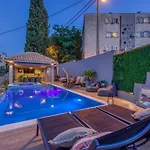 Vikor Villa *