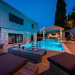 Vikor Villa *